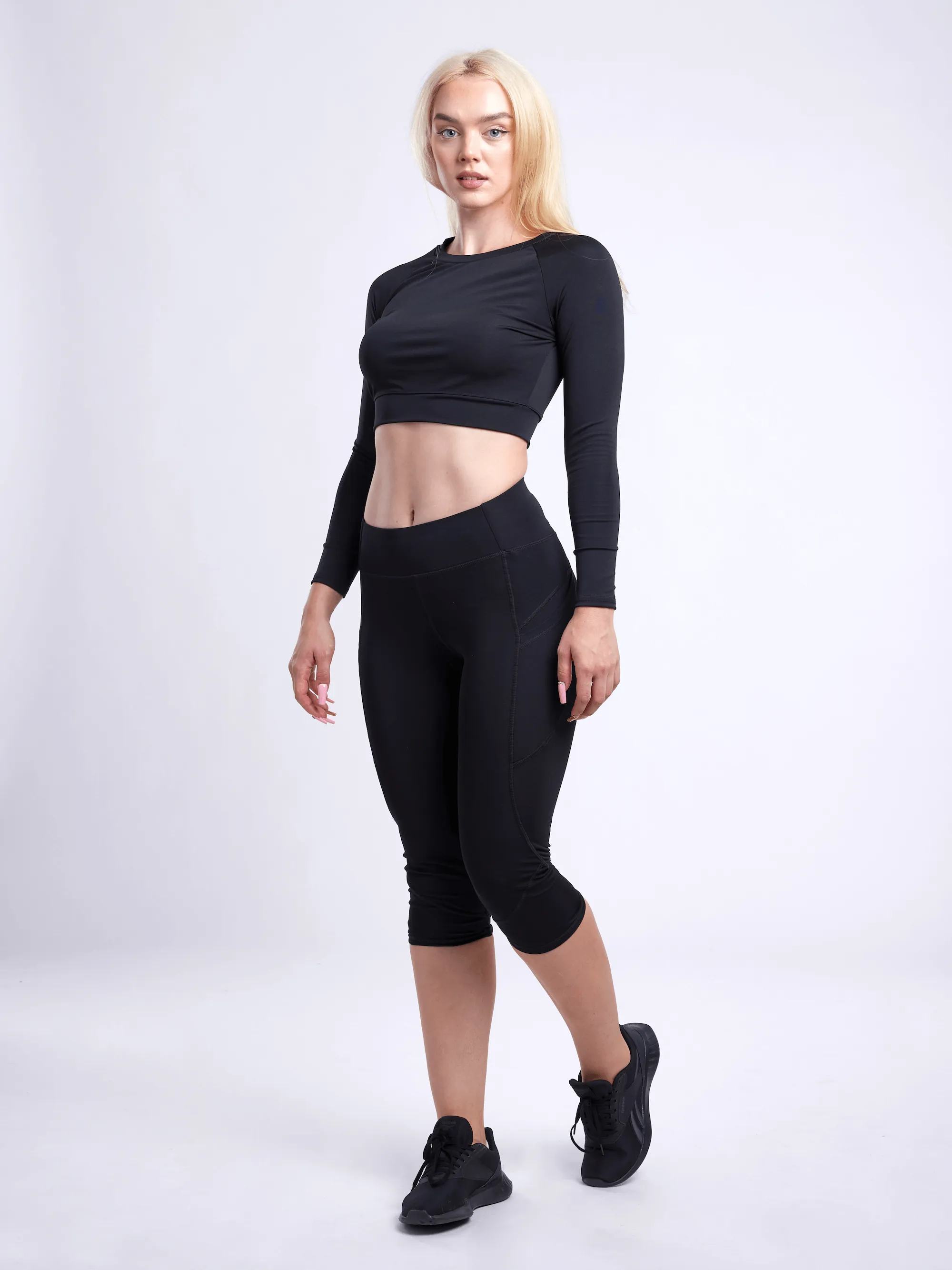 Mid-Rise Capri Fitness Leggings with Side Pockets